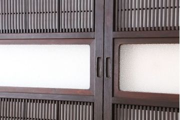 アンティーク　腰板欅材の美しい格子戸　4枚セット(裏障子付き)