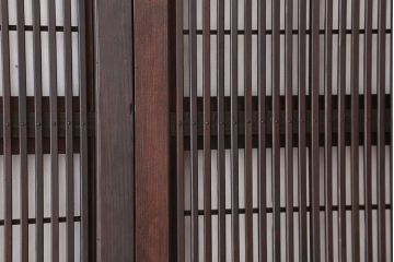 古民具・骨董　腰板欅材の上質な格子戸3枚セット(裏障子付き)