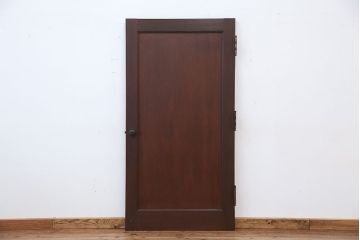 アンティーク　古い洋館のシンプルで重厚なドア(扉)