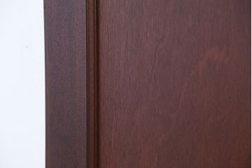 アンティーク　古い洋館のシンプルで重厚なドア(扉)