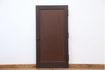 アンティーク　古い洋館のシンプルで重厚なドア(2)(扉)