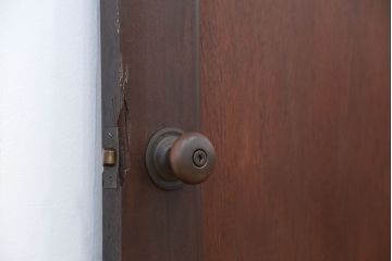 アンティーク　古い洋館のシンプルで重厚なドア(2)(扉)