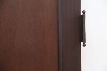 アンティーク　古い洋館のシンプルで重厚なドア(2)(扉)
