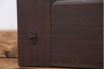 アンティーク　古い洋館のシンプルで重厚なドア(2)(扉)