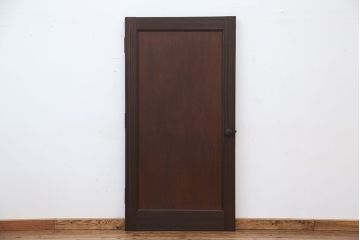 アンティーク　古い洋館のシンプルで重厚なドア(2)(扉)