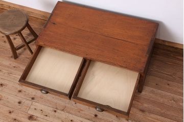 アンティーク家具　アンティーク　古い栓材の重厚な文机(テーブル・作業台)