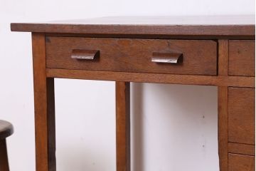 レトロ家具　アンティーク　古いナラ材のレトロな片袖机(テーブル・作業台)