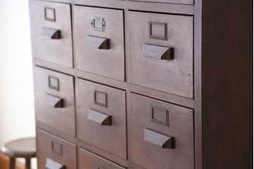アンティーク家具　アンティーク　古い図書館の重厚脚付きカードケース(書類棚/チェスト/引き出し/ドロワー/図書館/図書室)