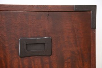 アンティーク家具　☆古民具・骨董　前面欅如鱗杢(じょりんもく)のモダンな上手時代箪笥