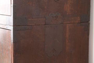 アンティーク家具　☆古民具・骨董　前面欅如鱗杢(じょりんもく)のモダンな上手時代箪笥
