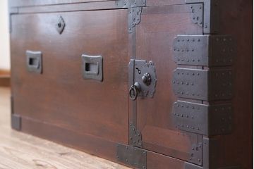 アンティーク家具　☆古民具・骨董　前面欅如鱗杢(じょりんもく)のモダンな上手時代箪笥