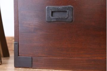 アンティーク家具　☆古民具・骨董　前面欅如鱗杢(じょりんもく)のモダンな上手時代箪笥