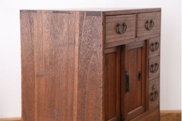 レトロ家具　昭和レトロ 小振りな総桐小箪笥(桐箪笥、桐たんす)