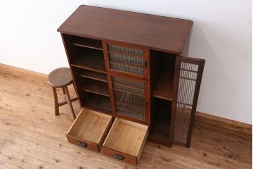 アンティーク家具　アンティーク 大振りなモールガラス収納棚(下駄箱)