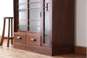 アンティーク家具　アンティーク 大振りなモールガラス収納棚(下駄箱)