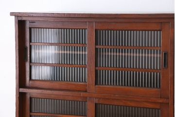 アンティーク家具　アンティーク 大振りなモールガラス収納棚(下駄箱)