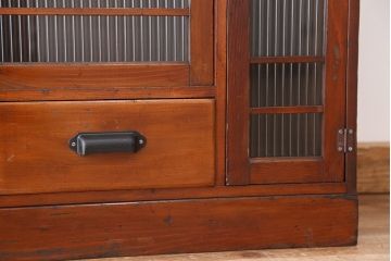 アンティーク家具　アンティーク 大振りなモールガラス収納棚(下駄箱)