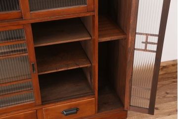 アンティーク家具　アンティーク 大振りなモールガラス収納棚(下駄箱)