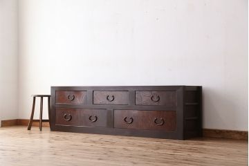 アンティーク家具　古民具・骨董 上質な作りの五杯引き出しローボード(ローチェスト、水屋箪笥、食器棚、テレビ台、キャビネット、収納棚)