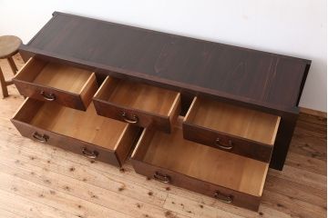 アンティーク家具　古民具・骨董 上質な作りの五杯引き出しローボード(ローチェスト、水屋箪笥、食器棚、テレビ台、キャビネット、収納棚)