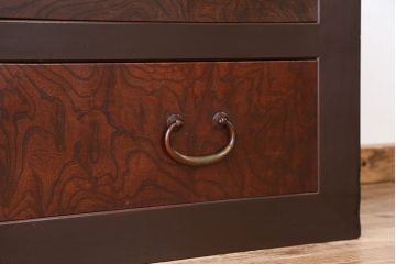 アンティーク家具　古民具・骨董 上質な作りの五杯引き出しローボード(ローチェスト、水屋箪笥、食器棚、テレビ台、キャビネット、収納棚)