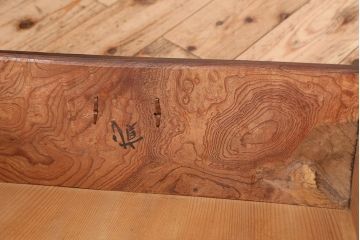 アンティーク家具　古民具・骨董 上質な作りの五杯引き出しローボード(ローチェスト、水屋箪笥、食器棚、テレビ台、キャビネット、収納棚)