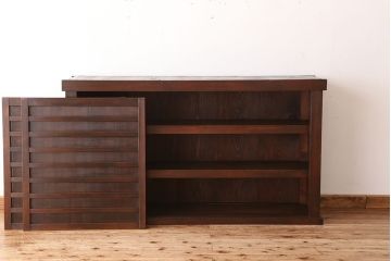 アンティーク家具　古民具・骨董 シンプルでモダンな横桟引き戸の収納箪笥(水屋箪笥、下駄箱、食器棚、収納棚)