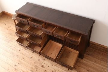 アンティーク家具　アンティーク 味わい深い六尺引き出し収納箪笥(水屋箪笥・サイドボード)