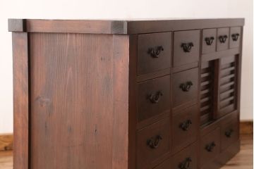 アンティーク家具　アンティーク 味わい深い六尺引き出し収納箪笥(水屋箪笥・サイドボード)