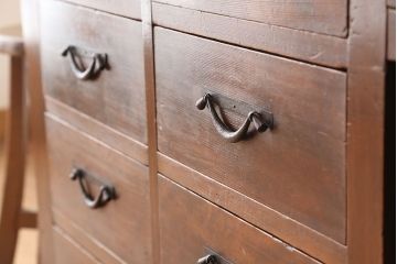 アンティーク家具　アンティーク 味わい深い六尺引き出し収納箪笥(水屋箪笥・サイドボード)