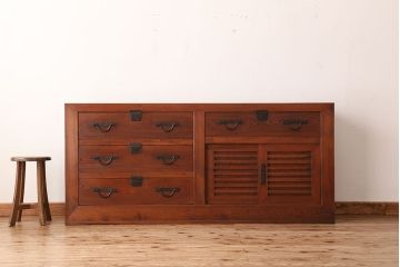 アンティーク家具　古民具・骨董 明るい色合いの収納箪笥サイドボード(水屋箪笥、食器棚、収納棚)