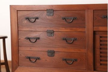 アンティーク家具　古民具・骨董 明るい色合いの収納箪笥サイドボード(水屋箪笥、食器棚、収納棚)