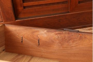 アンティーク家具　古民具・骨董 明るい色合いの収納箪笥サイドボード(水屋箪笥、食器棚、収納棚)