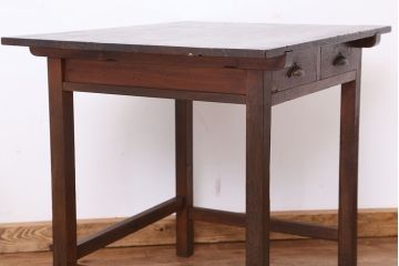 アンティーク家具　アンティーク　古い木の使い込まれた平机(テーブル・作業台)(2)