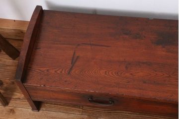 アンティーク家具　アンティーク　古い木の小さな机(ローボード/テーブル)
