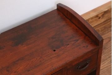 アンティーク家具　アンティーク　古い木の小さな机(ローボード/テーブル)