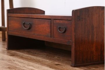 アンティーク家具　アンティーク　古い木の小さな机(ローボード/テーブル)