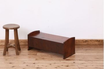 アンティーク家具　アンティーク　古い木の小さな机(ローボード/テーブル)
