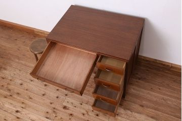 アンティーク家具　アンティーク　シンプルで上品な片袖机(テーブル/デスク)