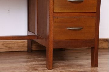 アンティーク家具　アンティーク　シンプルで上品な片袖机(テーブル/デスク)