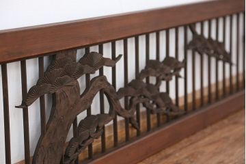 古民具・骨董　松に鶴　彫刻欄間(ガラス入り)(明り取り)