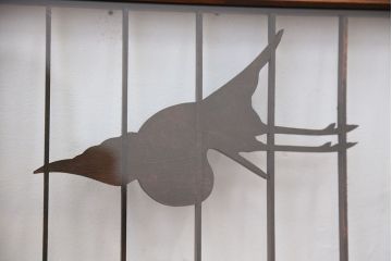 古民具・骨董　松に鶴　彫刻欄間(ガラス入り)(明り取り)