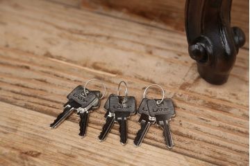 定価約35万　中古　海外製　高級チーク材　カービングガラスケース(ショーケース)