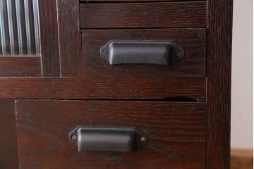 アンティーク家具　アンティーク 使い込まれた関東水屋箪笥(食器棚・収納棚)