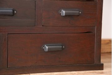 アンティーク家具　アンティーク 使い込まれた関東水屋箪笥(食器棚・収納棚)