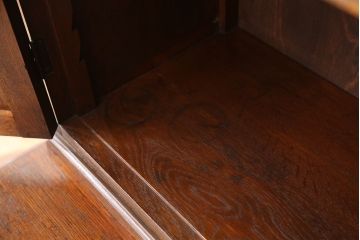 アンティーク家具　大正ロマン 特別注文造り 厚手ナラ材の上質な二段重ね食器棚(収納棚)