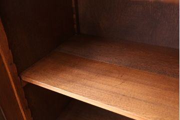 アンティーク家具　大正ロマン 特別注文造り 厚手ナラ材の上質な二段重ね食器棚(収納棚)