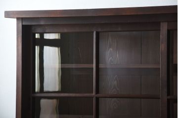 アンティーク家具　アンティーク 大きな二段重ね薄型収納棚(飾り棚・ガラスケース・ショーケース)