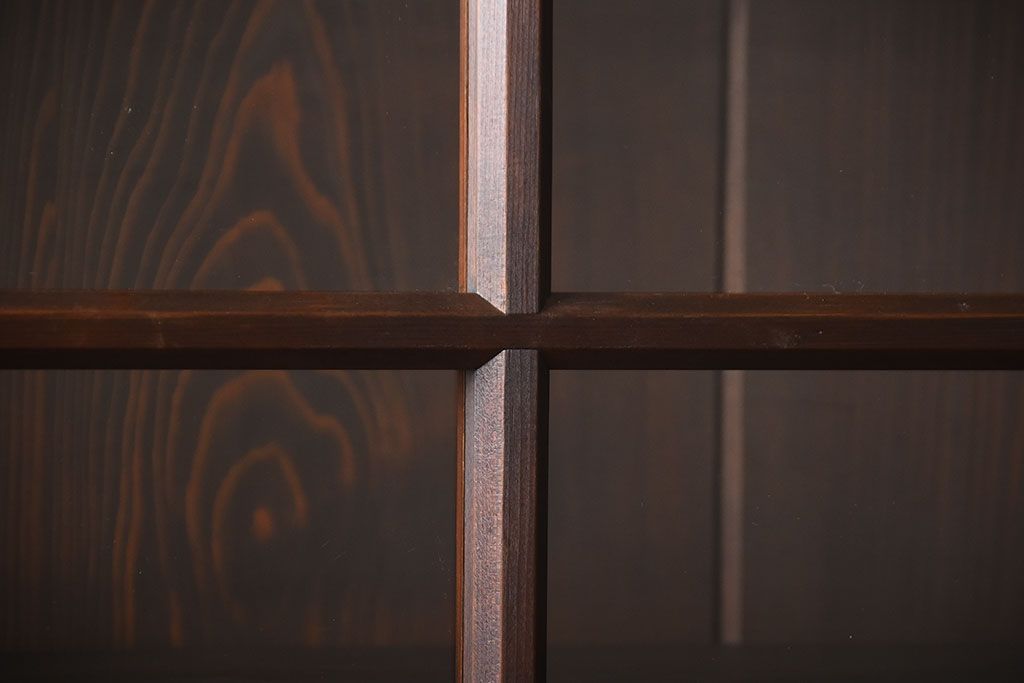 アンティーク家具　アンティーク 大きな二段重ね薄型収納棚(飾り棚・ガラスケース・ショーケース)