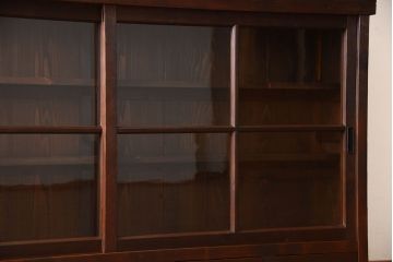 アンティーク家具　アンティーク 大きな二段重ね薄型収納棚(飾り棚・ガラスケース・ショーケース)